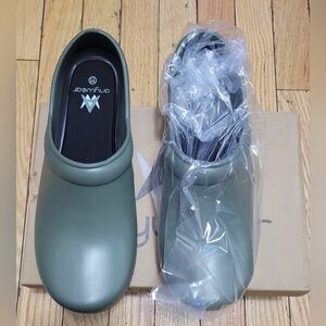 Anywear Clogs Slip Resistant Size 11 Women Olive Green